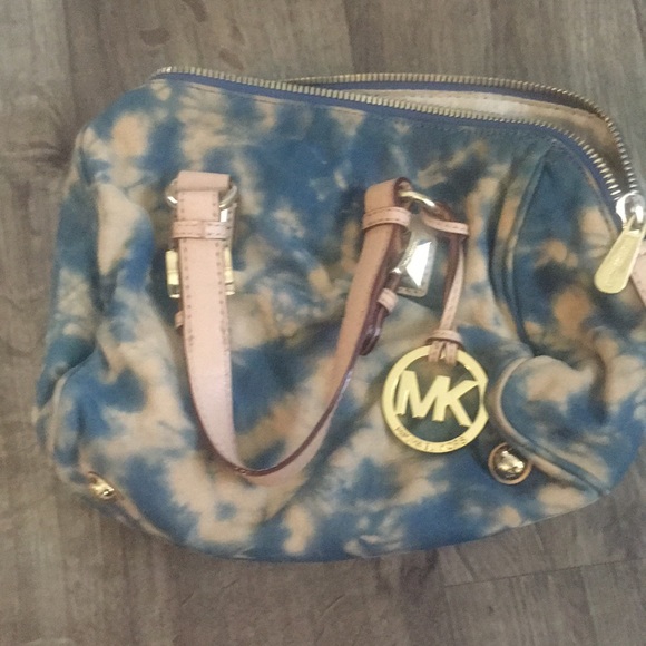 Purses - Picture 2 of 8